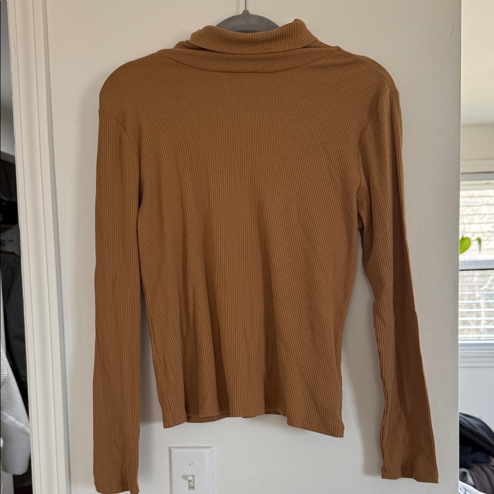 Old Navy Ribbed Turtleneck Sweater in Camel